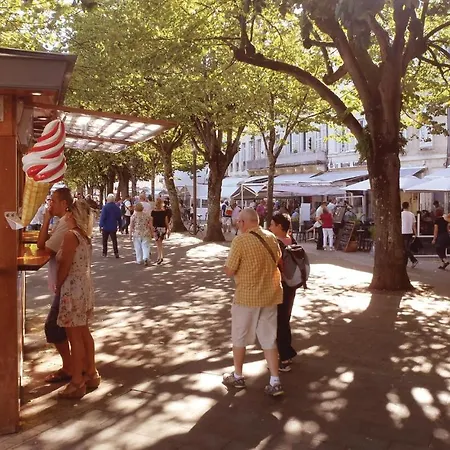 Ferienhaus Stunning In L'Hermenault